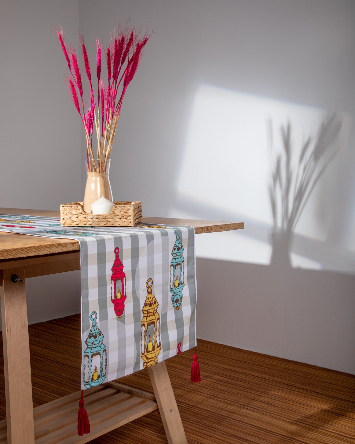 Printed Vintage Lanterns Table Runner